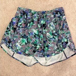 Lululemon Women’s Athletic Shorts in Black & Green